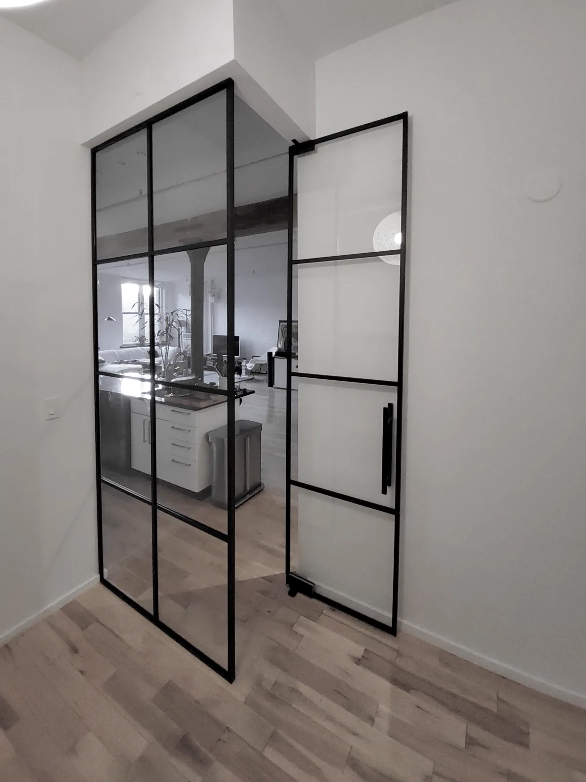 L-shaped glass panel and single swing door by WiseGlass NY